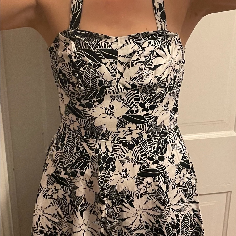 Pretty black & white floral cotton summer dress around knee length on 5’8” woman
